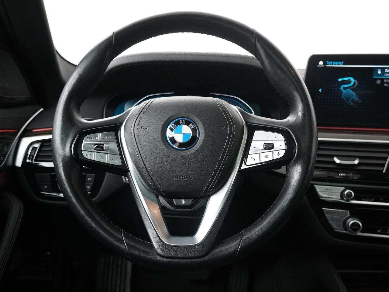 BMW 5-SERIE 520e Business Edition Plus | Stoel-stuur verwarming | Panoramadak | Laserlicht | Head-Up | Harman/Kardon |