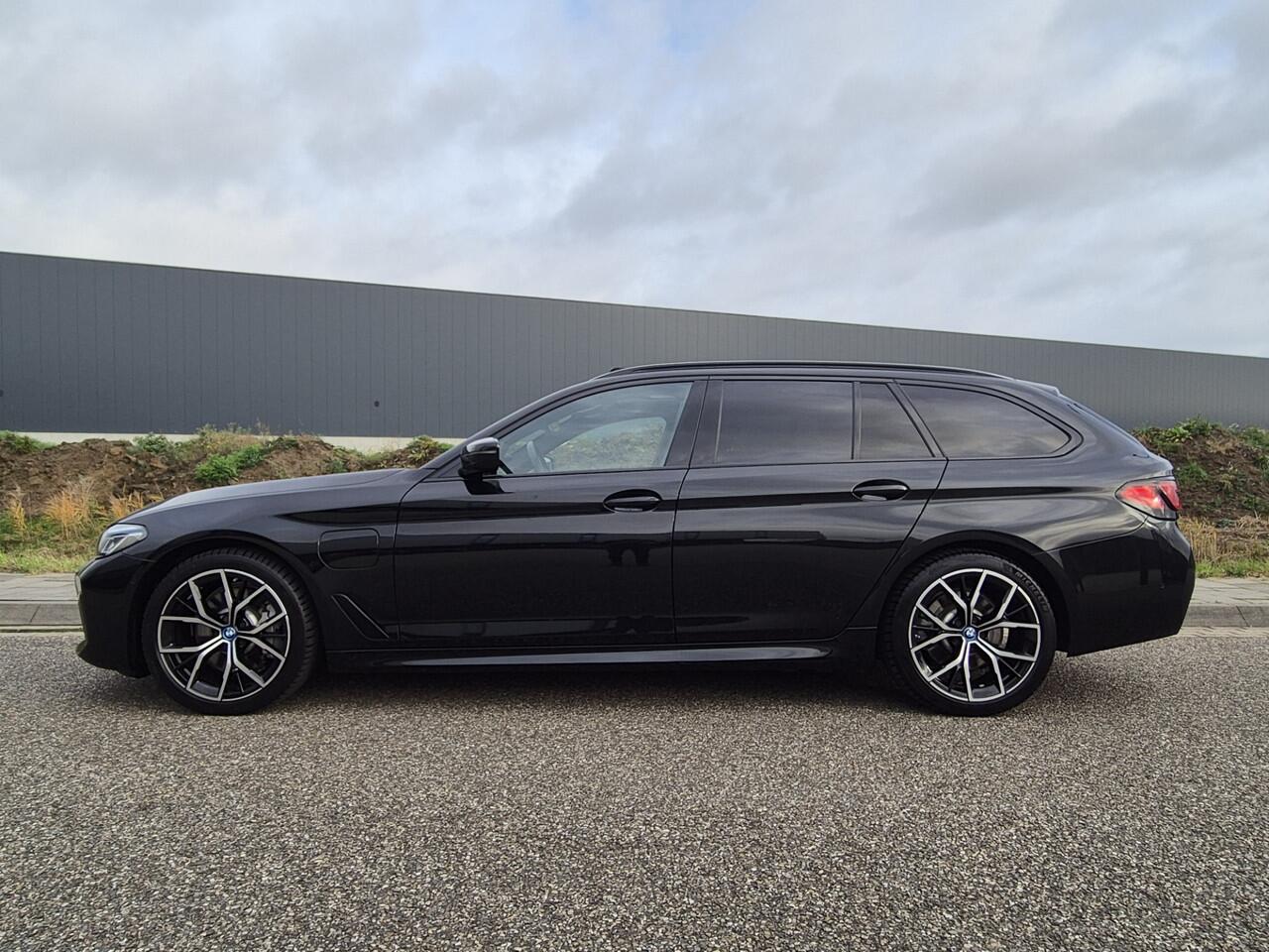 BMW 5-SERIE 530 e M-Sport Hybride Schuifdak, Leder M-pakket / Panoramadak.