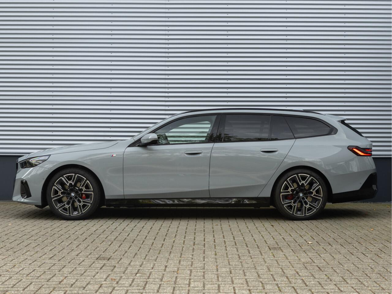 BMW 5-SERIE Touring 520d xDrive - M-Sport Pro - Pano - Trekhaak - ACC - Harman Kardon