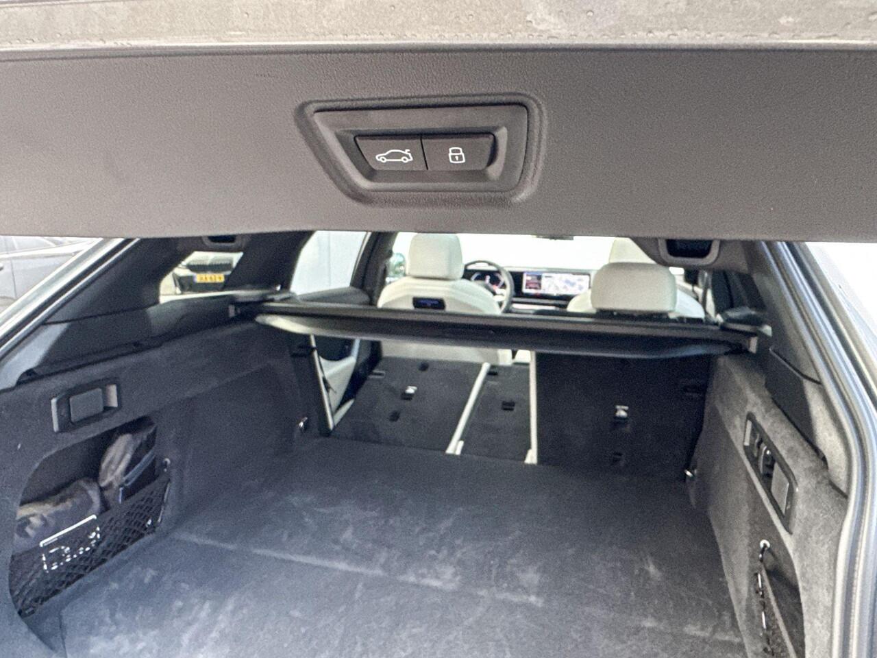 BMW 5-SERIE Touring 530e M Sport M-Sport Pro / Elektrisch Wegklapbare Trekhaak / 20 inch / Driving Assistant Professional / Innovation Pakket / Travel Pack