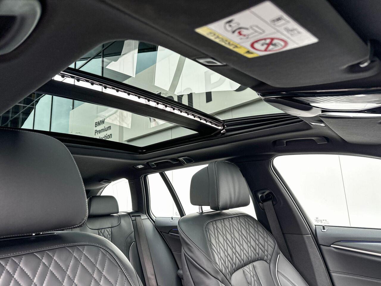 BMW 5-SERIE Touring 520i M Sport | Trekhaak | Panoramadak