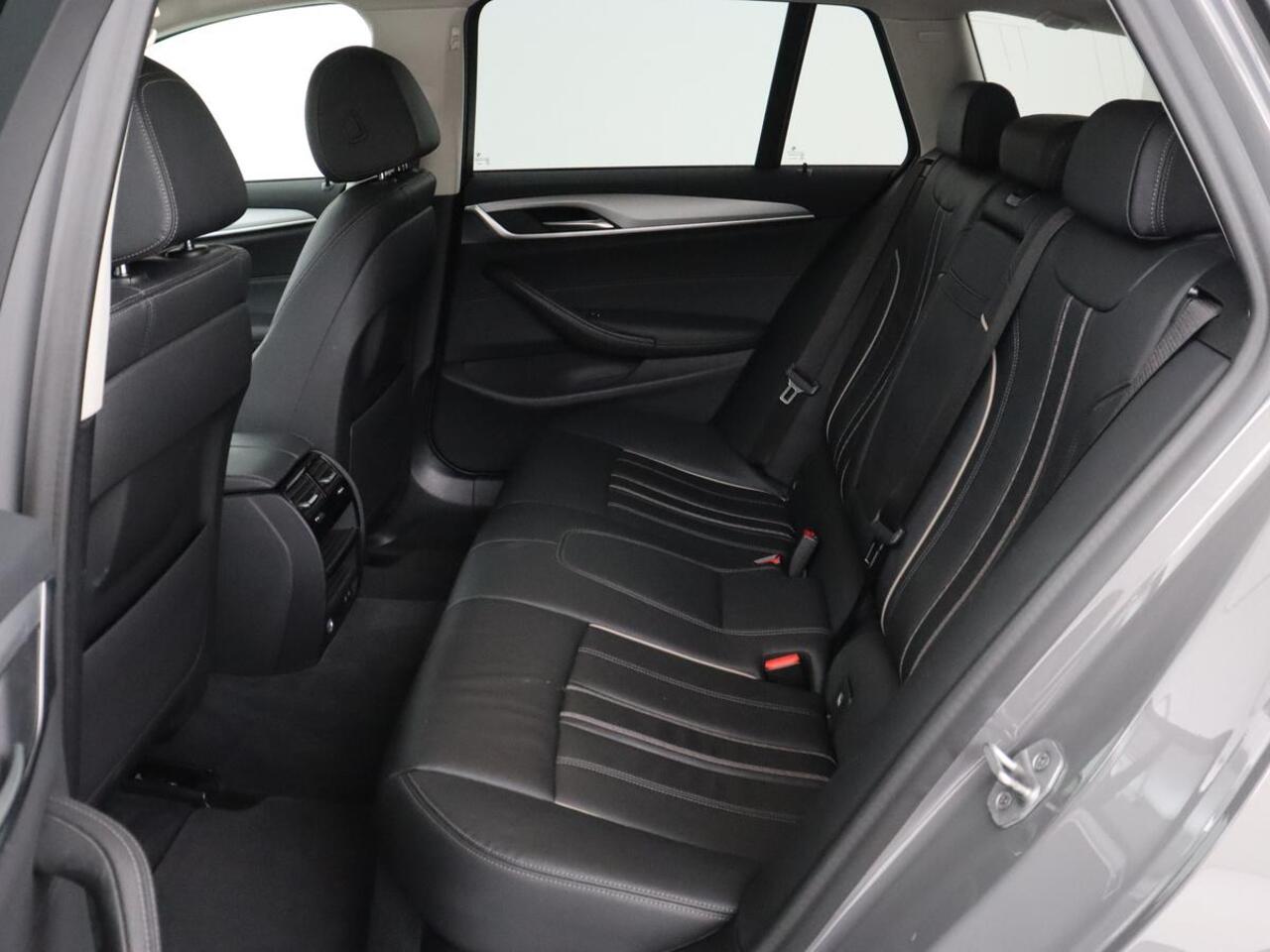 BMW 5-SERIE 530e High Executive| Head-Up | Leder | Stoelverwarming | Camera | Carplay | Live Cockpit | Naviagtie | Park Assist | Full LED