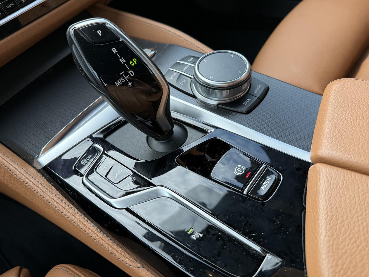 BMW 5-SERIE Touring 520i LCi Aut. M-Sport, Trekhaak | Sport-leder | Navi+