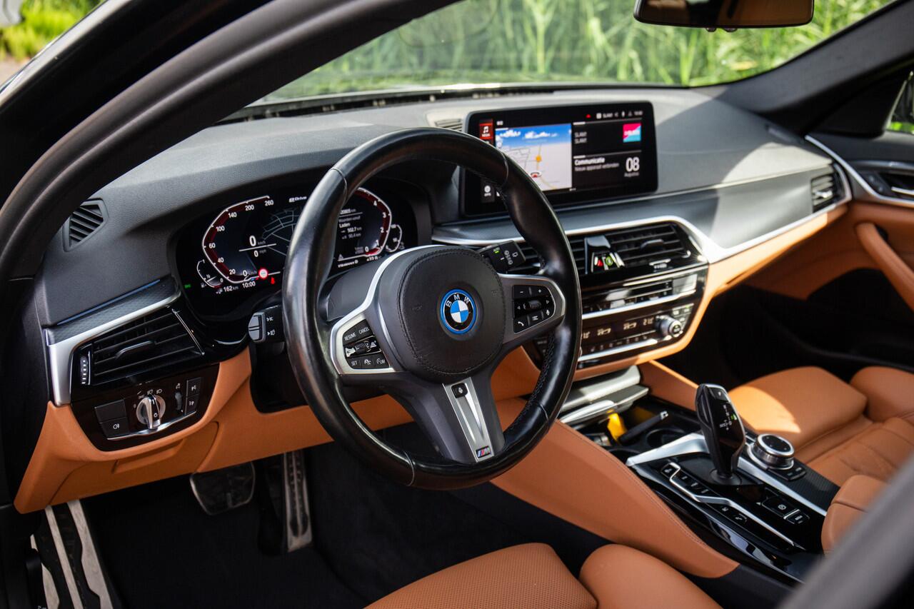 BMW 5-SERIE Touring 530e M-Sport , Shadowline, Adaptive Cruise, Trekhaak, Eerste eigenaar