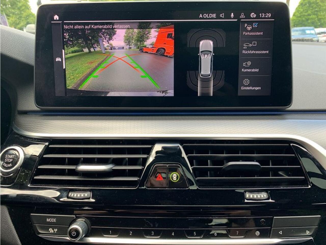 BMW 5-SERIE Touring 530e M-SPORT ** LASER, LEDER, PANORAMA, TREKH, HuD, 19-inch LMV ** 1e EIG - UNFALLFREI - BMW GAR ** ** INFORMEER OOK NAAR ONZE AANTREKKELIJKE FINANCIAL-LEASE TARIEVEN **