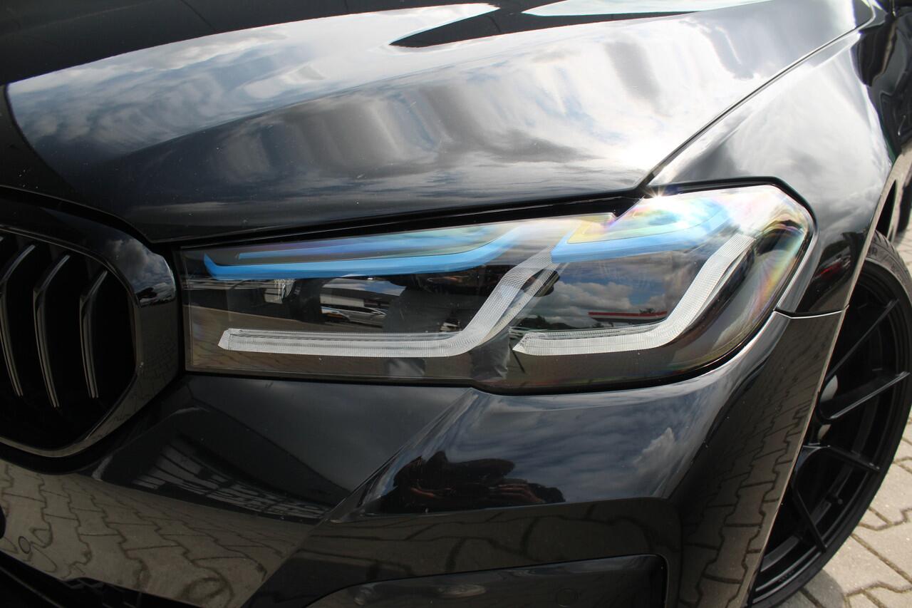 BMW 5-SERIE 545e xDrive Business Edition Plus | Incl. 12 maanden garantie | Harman/Kardon | Dodehoek detectie | F1 Flippers | Cruise control | Apple carplay/Android auto | Stoelverwarming | Lichtmetalen velgen 20"
