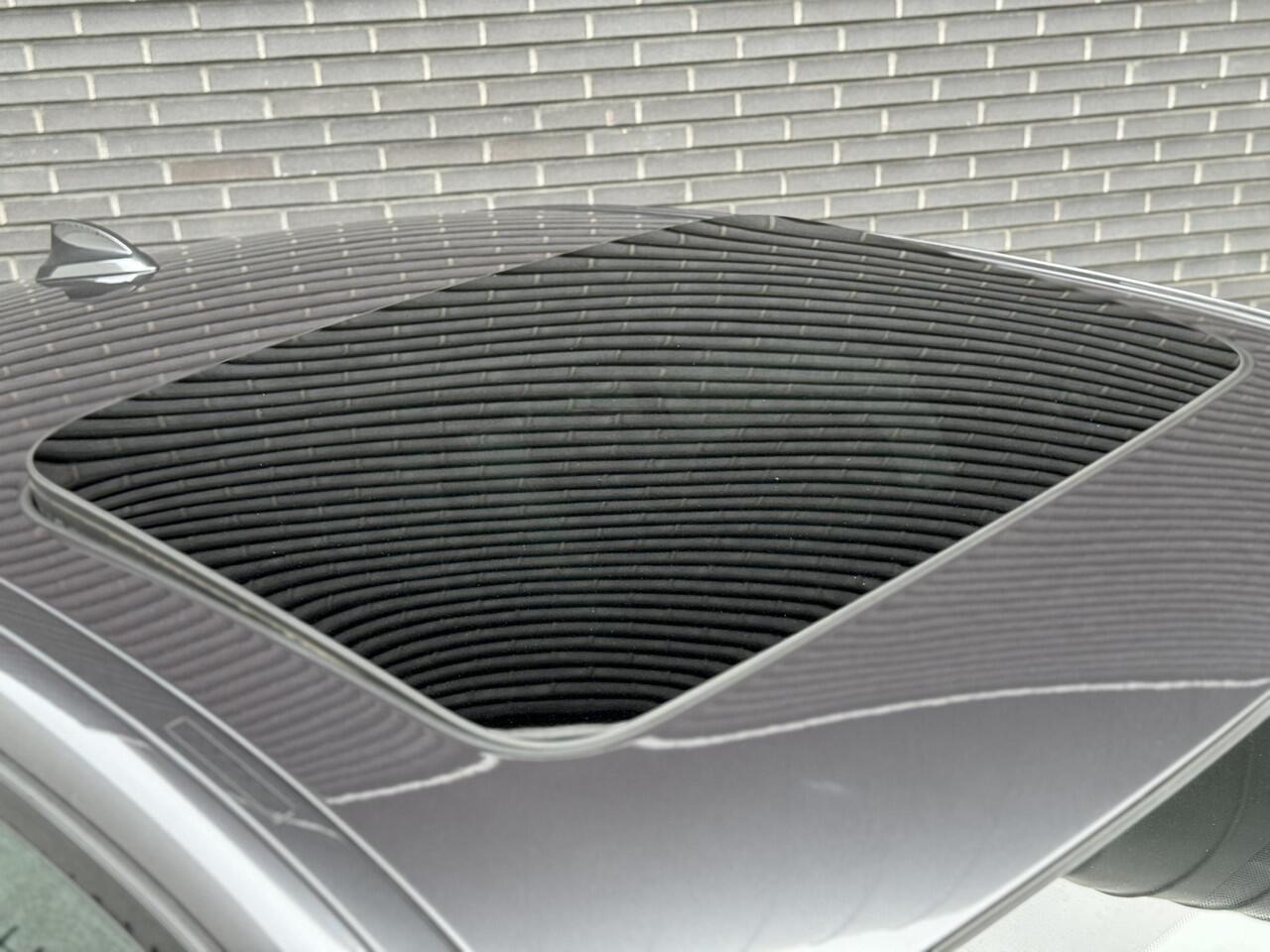 BMW 5-SERIE Sedan 530i High Executive M Sport Pakket Automaat / Navigatie Professional / Schuif-/kanteldak / Harman Kardon / Comfortstoelen / Soft Close / Head-Up Display / 20 Inch / Leder / Active Steering