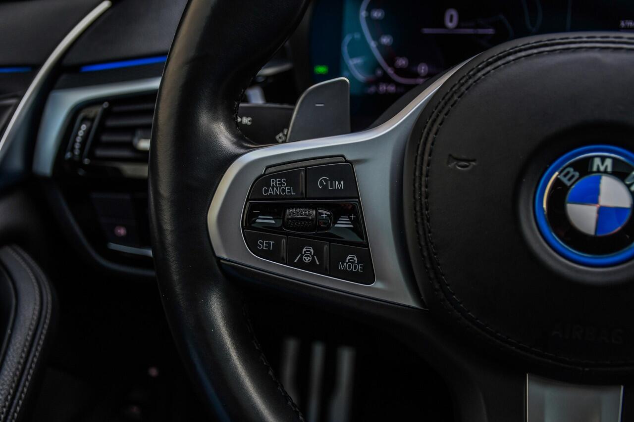 BMW 5-SERIE Touring 530e xDrive Executive BTW | Laser Light | M-pakket | Concoursstaat