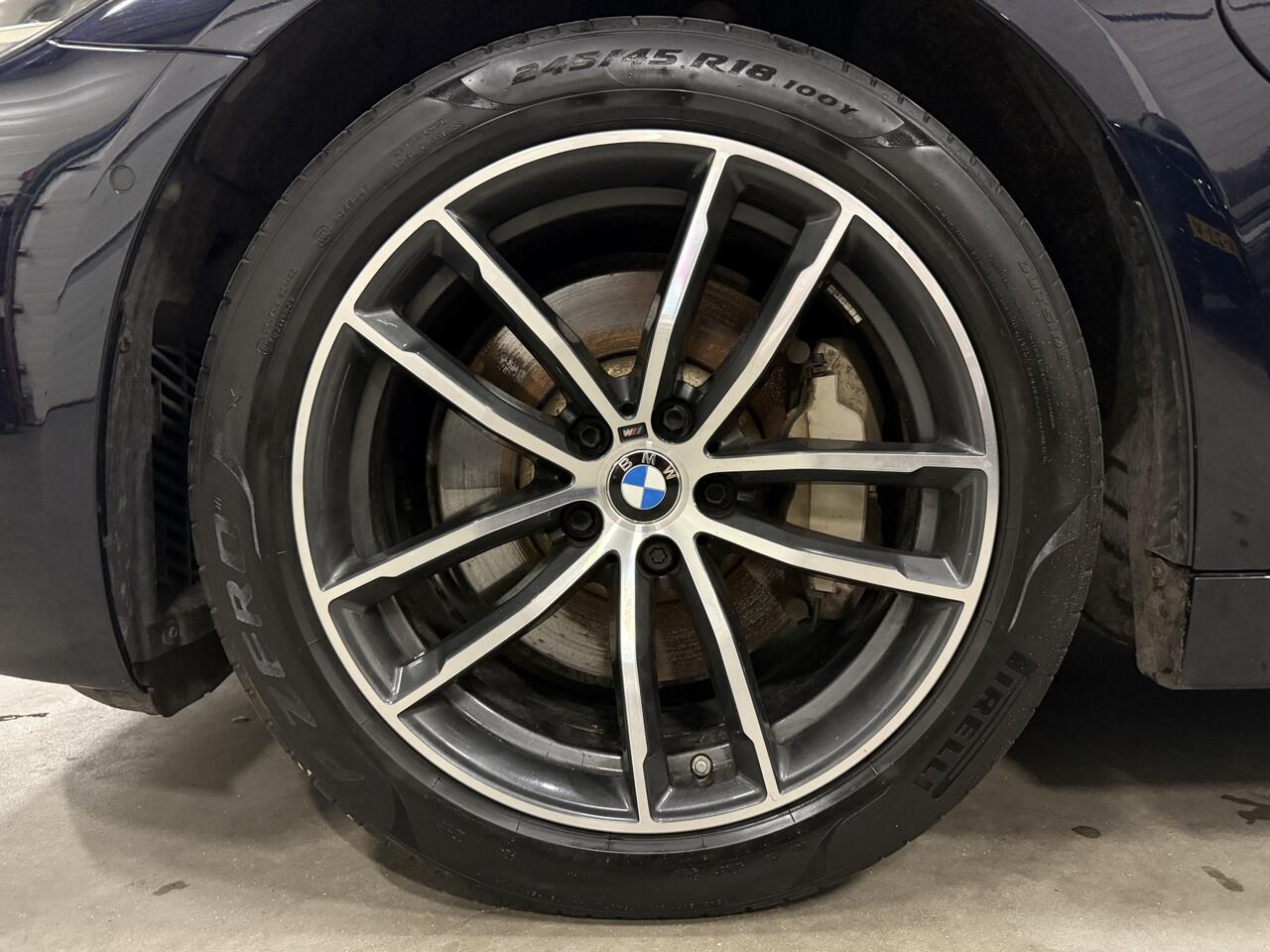 BMW 5-SERIE Touring 530e M-Sport bwjaar 06-2022 PANO/HARMAN&KARDON/360CAMERA/ALCANTARA-SPORT/STANDKACHEL/CARPLAY/18"M-SPORT/PRIVACY/SHADOW-LINE/CARBONSCHWARZ/RECENT OH BEURT GEHAD BIJ BMW DEALER