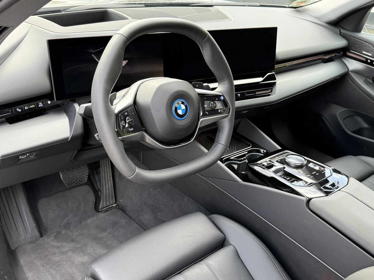BMW 5-SERIE Sedan 530e | Harman/kardon | Panorama | 360 cam | 4x stoelverw. | Stoelventilatie | 4-zone Clima