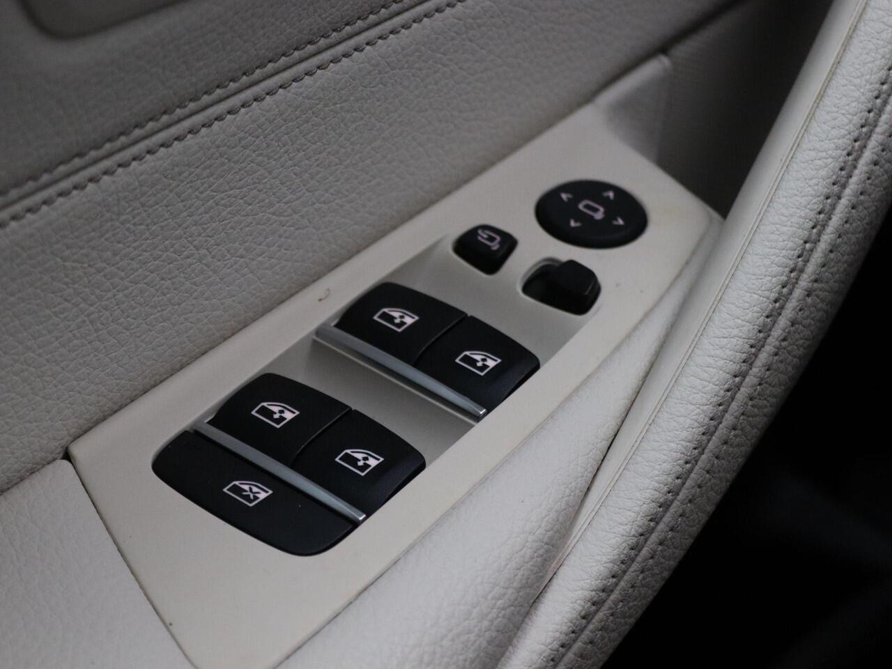 BMW 5-SERIE Touring 540i xDrive M Sportpakket | Comfortstoelen | Panoramadak | Achterruitrijcamera | 19"