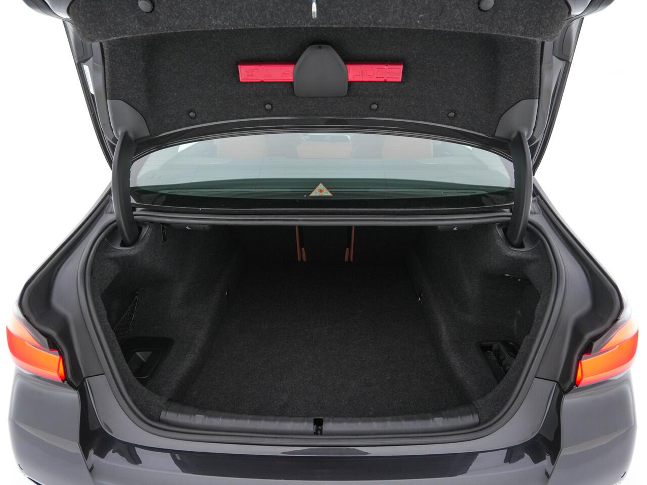 BMW 5-SERIE Alpina ALPINA D5 S "Limousine nr.121" ALLRAD Aut. *PANO | LEATHER | HARMAN/KARDON | FULL-LED | ADAPTIVE-CRUISE | MEMORY-PACK | DIGI-COCKPIT | CAMERA | NAVI-FULLMAP | HEATED-COMFORTSEATS | AMBIENTLIGHT | SHIFTPADDLES | TOWBAR | DAB | ..