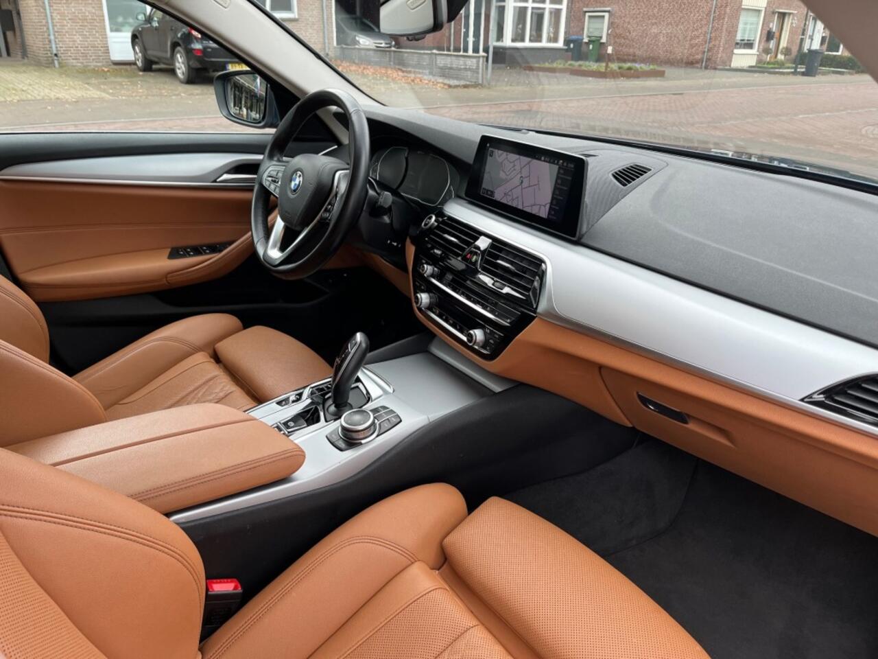 BMW 5-SERIE TOURING 530E HIGH EXECUTIVE / LEDER / CAMERA / CARPLAY / ELEK. TREKHAAK