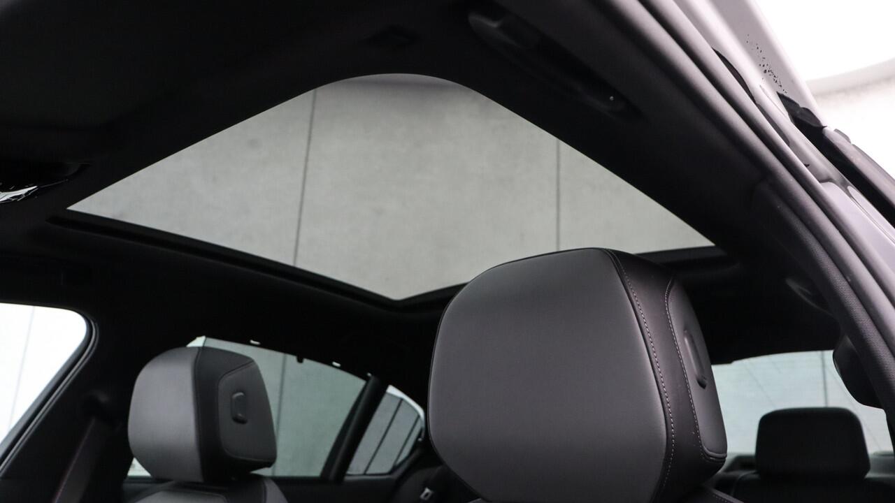 BMW 5-SERIE 550e xDrive M-Sport Pro | Bowers & Wilkins | Stoelventilatie | Panoramdak | Trekhaak | Carbon