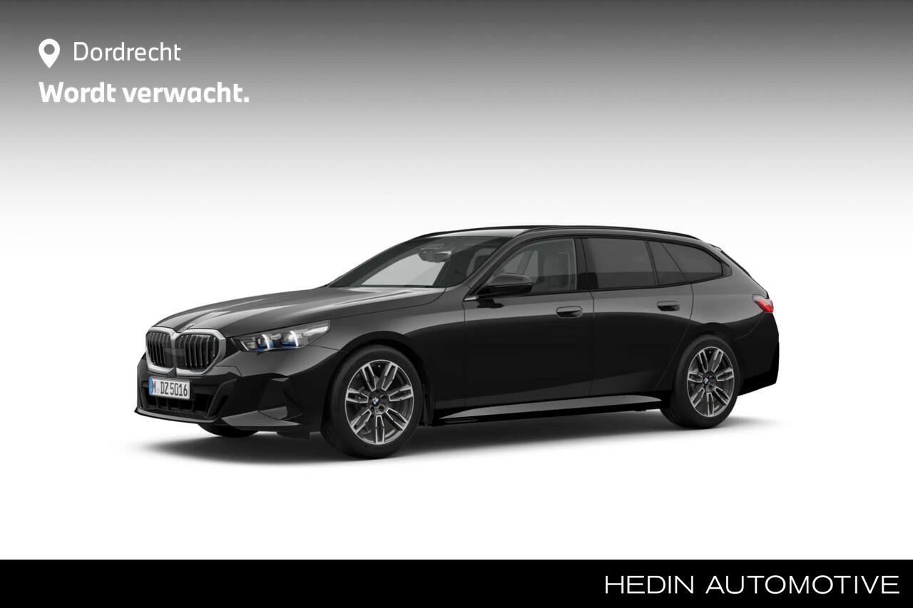 BMW 5-SERIE Touring 520i M-Sport | Driving Assistant Professional | Trekhaak | Standkachel | Carbon int. lijsten | Harman Kardon