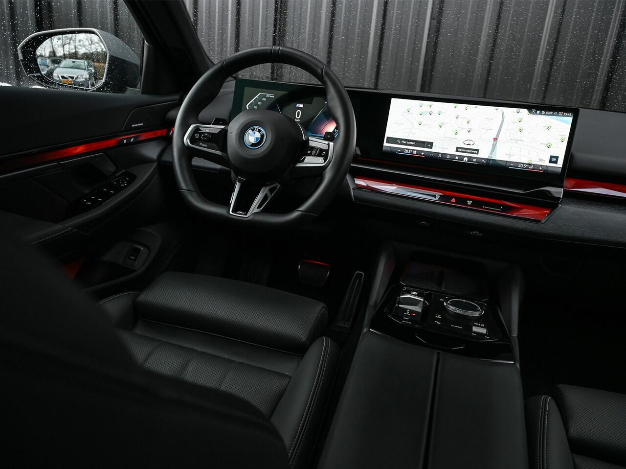 BMW 5-SERIE Touring 530e xDrive · M Sportpaket Pro ·Harman Kardon · M Sport Suspension · Adaptive Led · Driving Assistant Plus · Ambient Light · Bmw Iconic Glow · M Sport Brake, Red · Shadowline Lights · Panorama Glass Roof