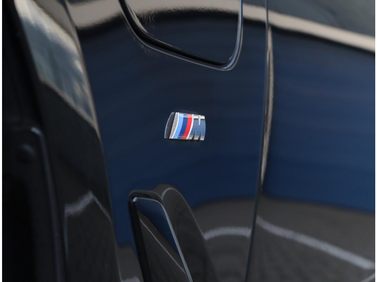 BMW 5-SERIE Touring 530e M-sport | Trekhaak | Pano | H&K | Head-up | Org. NL