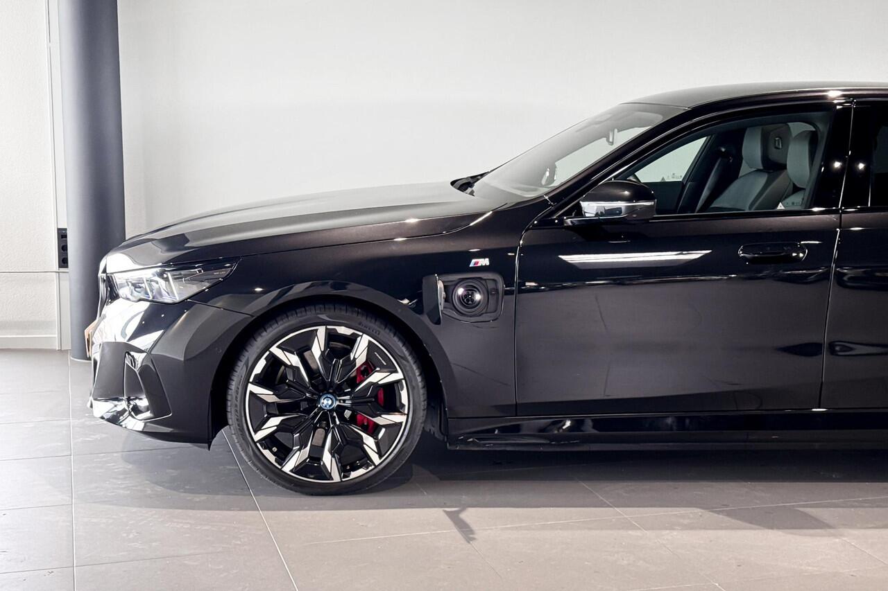 BMW 5-SERIE Sedan 550e xDrive | M Sport Pro | Bowers & Wilkins | Glazen Panoramadak | Head-up Display |