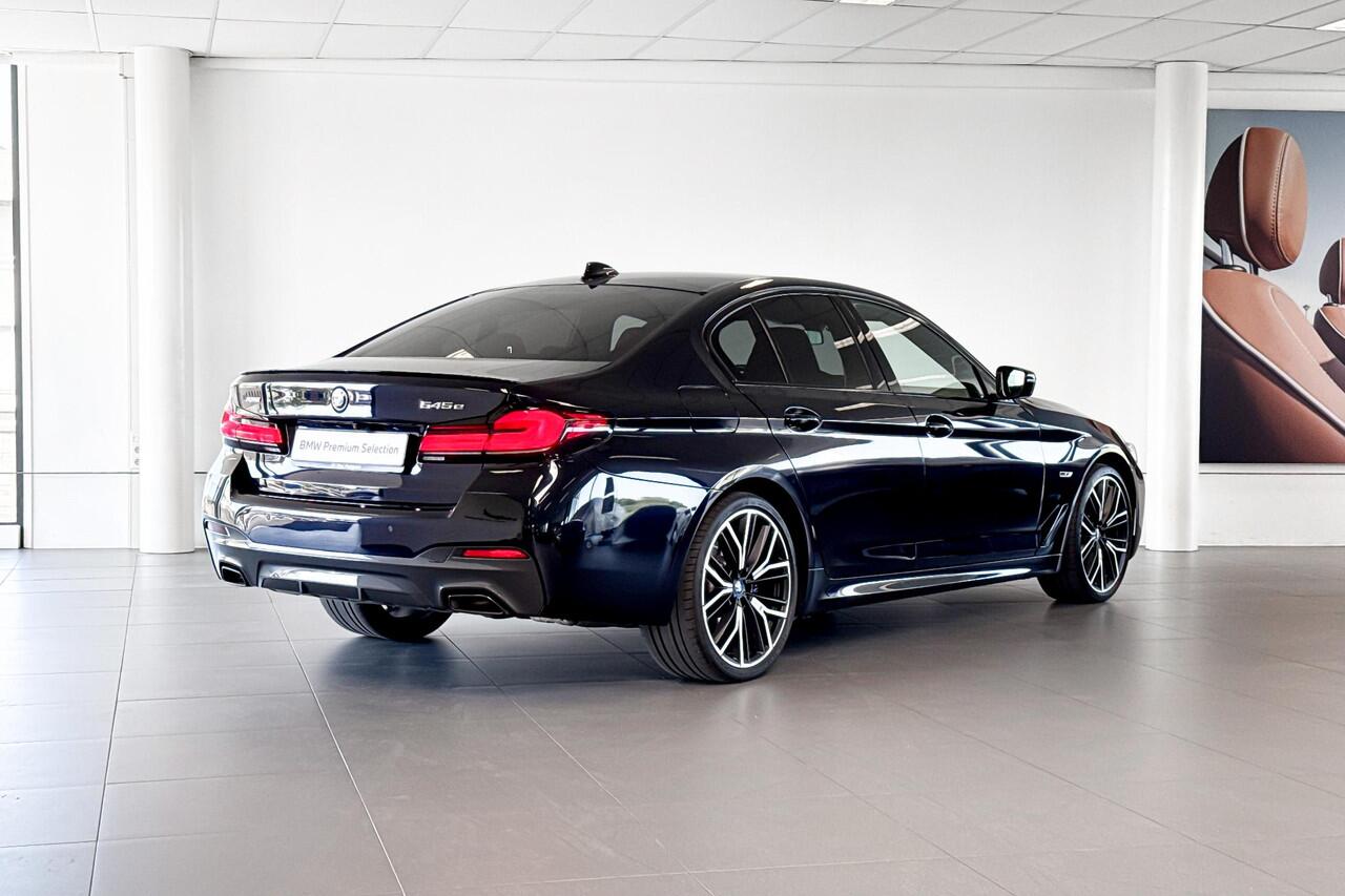 BMW 5-SERIE Sedan 545e xDrive Business Edition Plus | Selections | M Sport | Stoelverwarming | Headup Display | Achteruitrijcamera |
