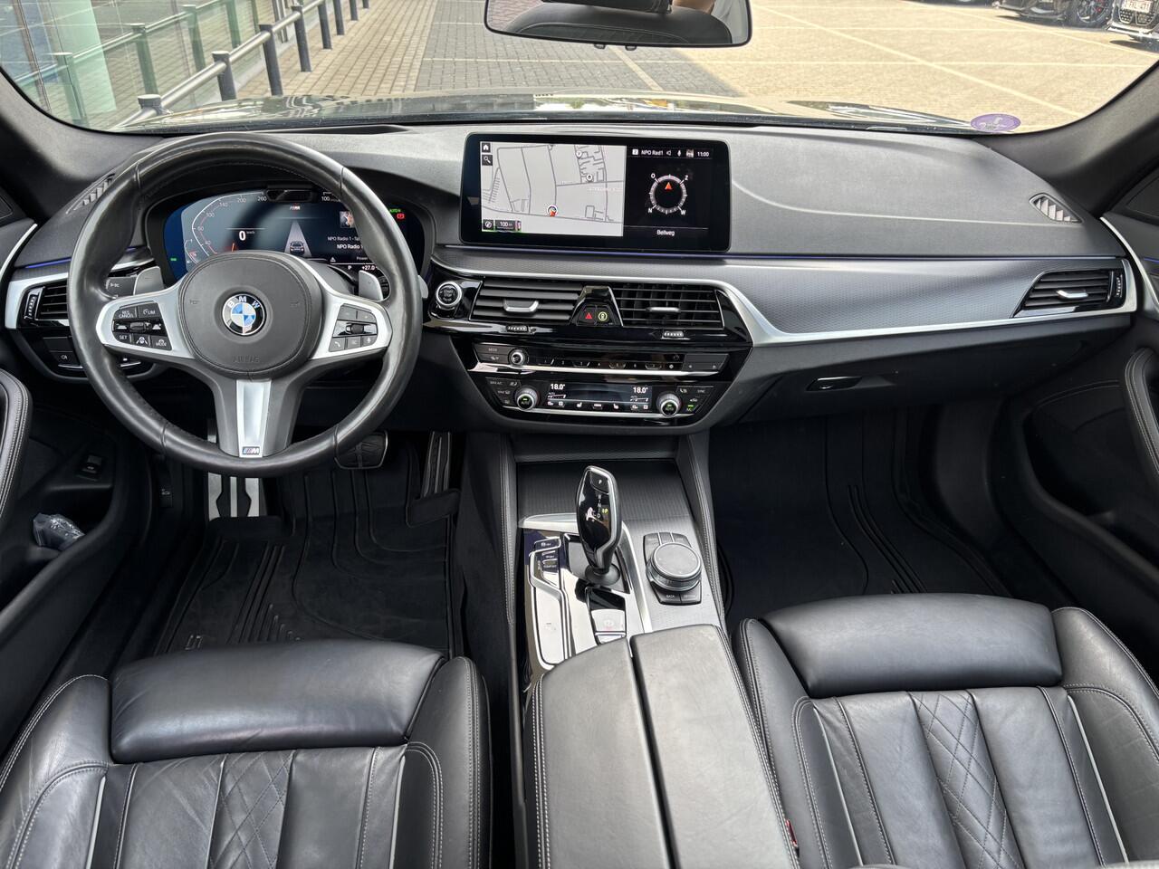 BMW 5-SERIE Touring 530i xDrive High Executive M Sport Automaat / Panoramadak / Trekhaak / Laserlight / Achteruitrijcamera / Head-Up / Comfort Access / Adaptief onderstel