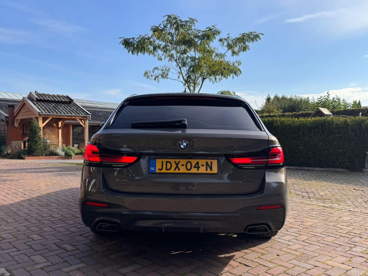 BMW 5-SERIE Touring 540d xDrive High Executive