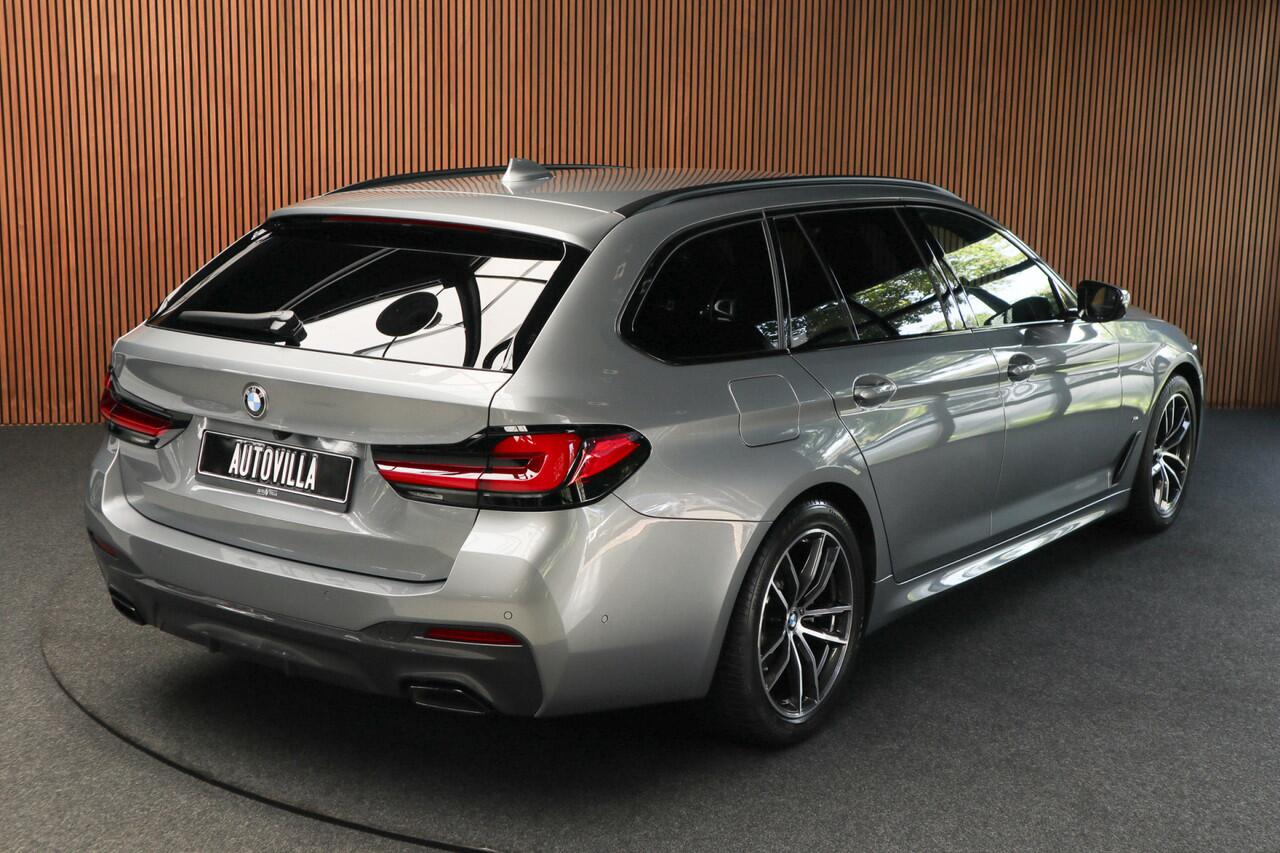 BMW 5-SERIE Touring 520i M-Sport HUD Matrix DAP ACC Leer PDC Elektr. uitklapbaar trekhaak Elektr. bedienbaar achterklep Navi Camera Climate (3-zone) Memory seats PDC Zwarte binnenhemel LM velgen BTW auto