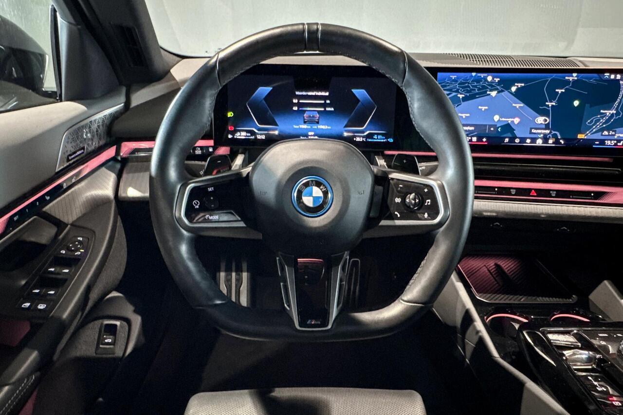 BMW 5-SERIE Sedan 550e xDrive | M Sport Pro | Bowers & Wilkins | Glazen Panoramadak | Head-up Display |