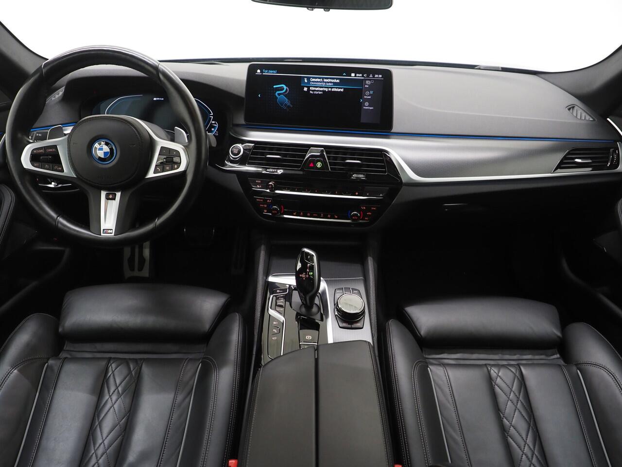 BMW 5-SERIE Touring 520e M Sport Shadow | Panoramadak | Harman/Kardon | 360 | Keyless | Head Up | Trekhaak