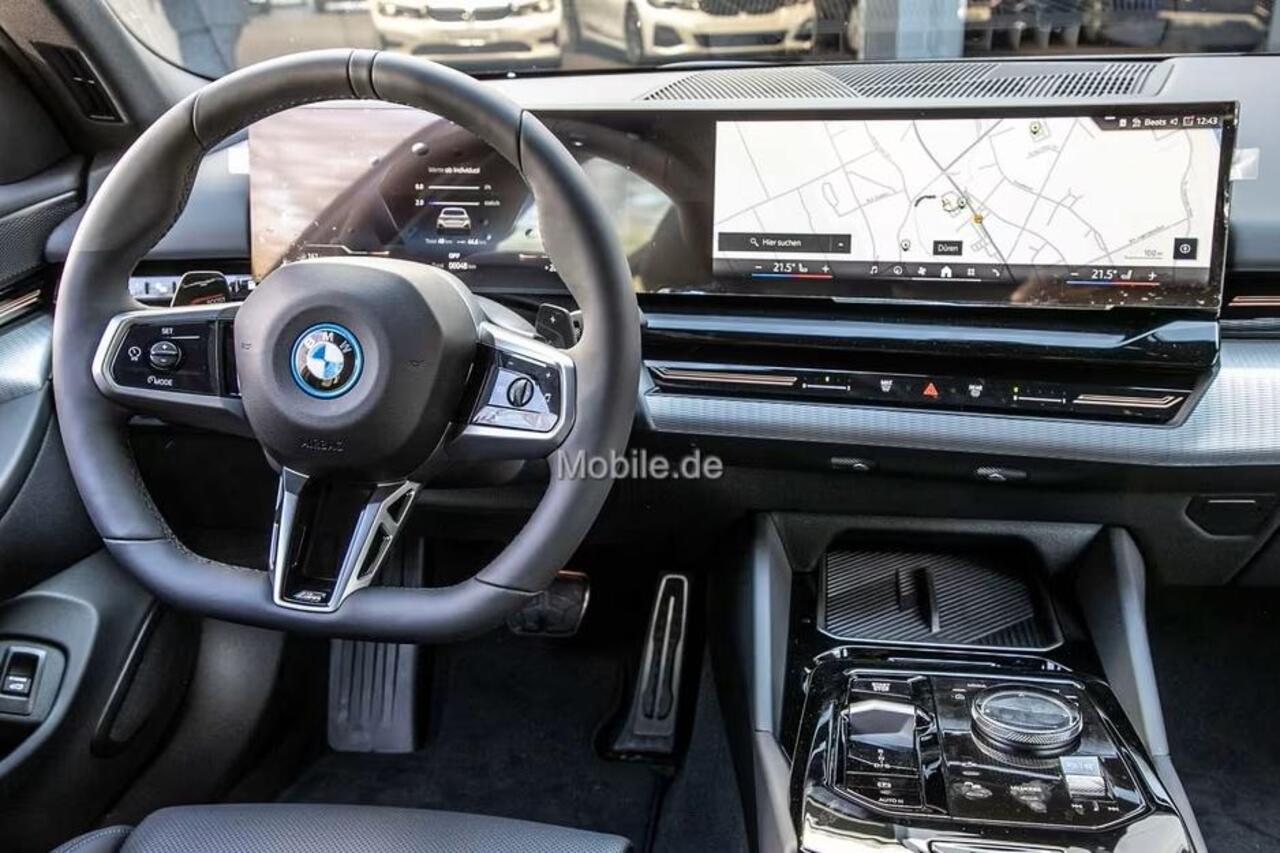 BMW 5-SERIE Touring 530e xDrive M-SPORT ** LED, NAVI+, LEDER, 19-inch LMV, ALARM, M-ONDERSTEL ** 1e EIG - UNFALLFREI - ¤ 17.900,= onder NP ** ** INFORMEER OOK NAAR ONZE AANTREKKELIJKE FINANCIAL-LEASE TARIEVEN **