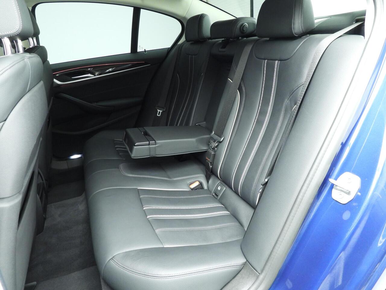 BMW 5-SERIE Sedan 520i | Laserlicht | Leder | Navigatie | Trekhaak | Active cruise | Comfortzetels | Stoelverwarming | DAB | Alu 18 inch