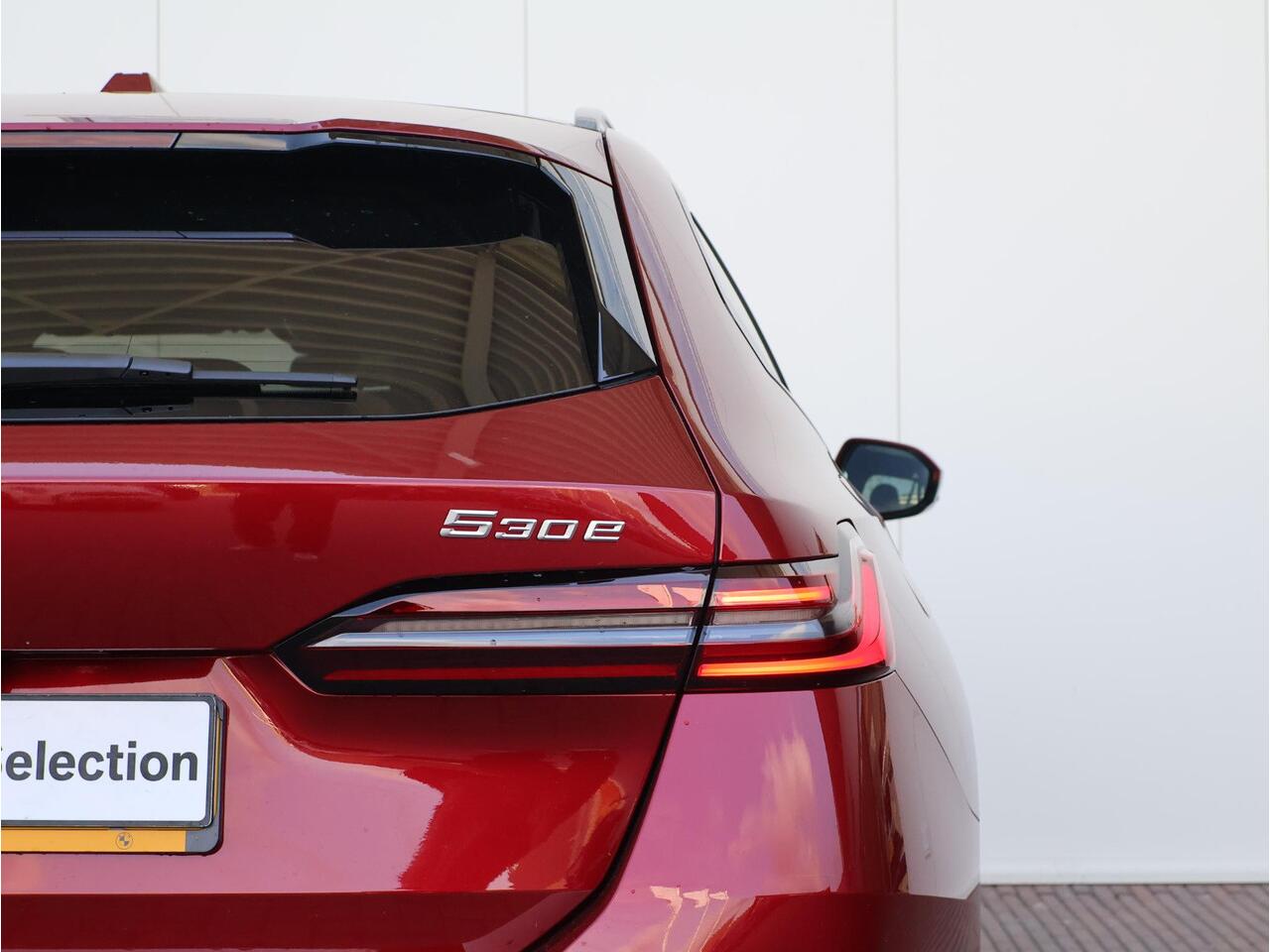 BMW 5-SERIE Touring 530e M Sportpakket Pro/ Stuurwiel verwarmd/ Comfort Access/ Elektrische Trekhaak/ panoramadak/ Stoelventilatie voorstellen/ Bowers & Wilkins