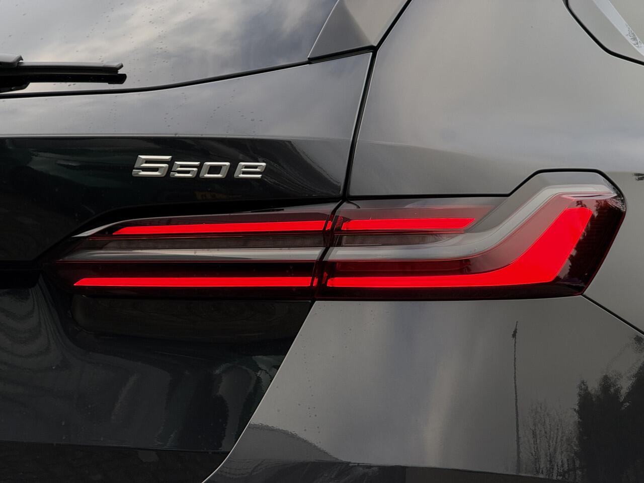 BMW 5-SERIE Touring 550e xDrive | M-Pro | Bowers & Wilkins | Trekhaak | 360 cam | Panorama | Co Pilot