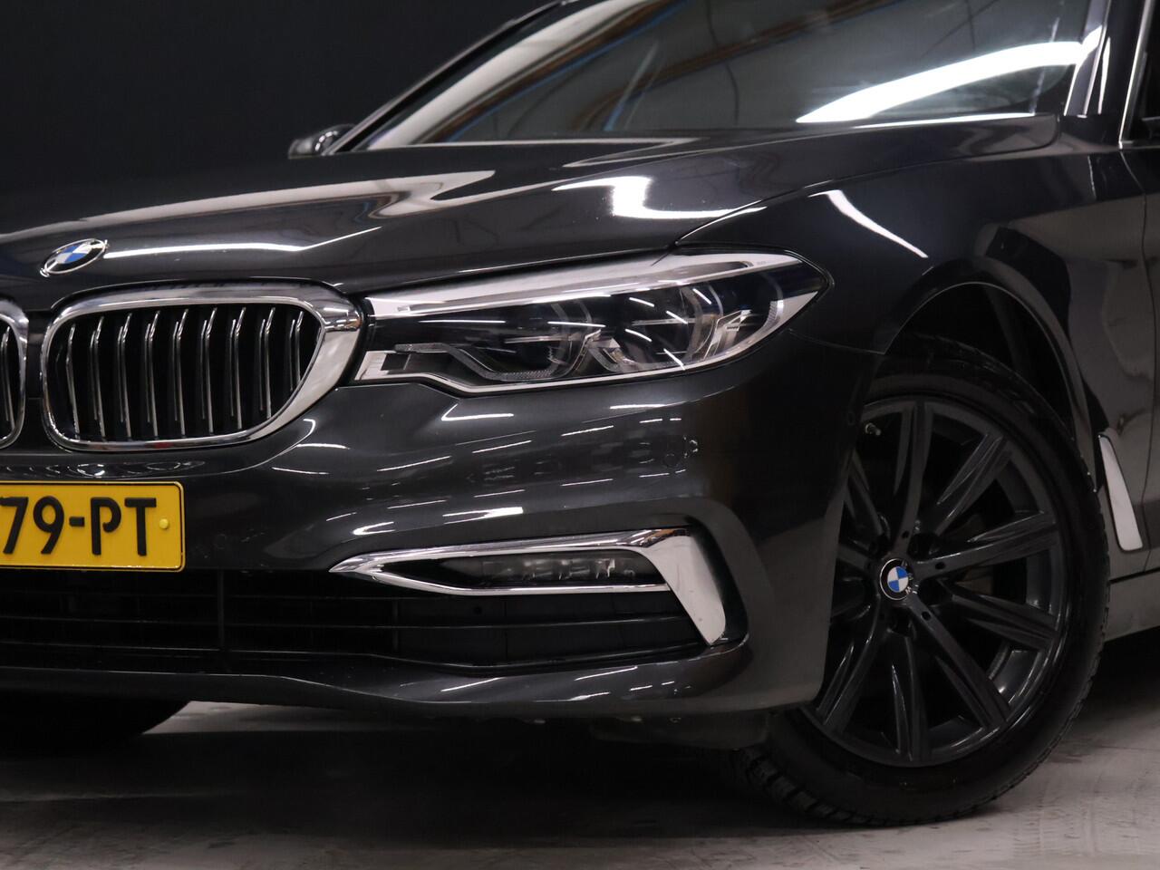 BMW 5-SERIE Touring 520i M Sport [CAMERA, APPLE CARPLAY, MEMORY SEATS, M STUURWIEL,TREKHAAK WEGKLAPBAAR, ANDROID AUTO, VOL LEDER, NIEUWSTAAT]