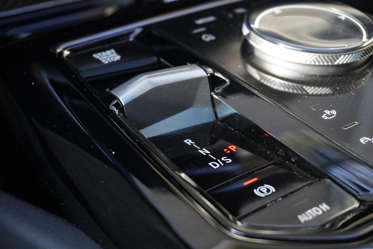 BMW 5-SERIE Touring 520i M Sportpakket | 20 inch LM M Sterspaak | Driving Assistant Plus | Harman-Kardon sound system | Parking Assistant