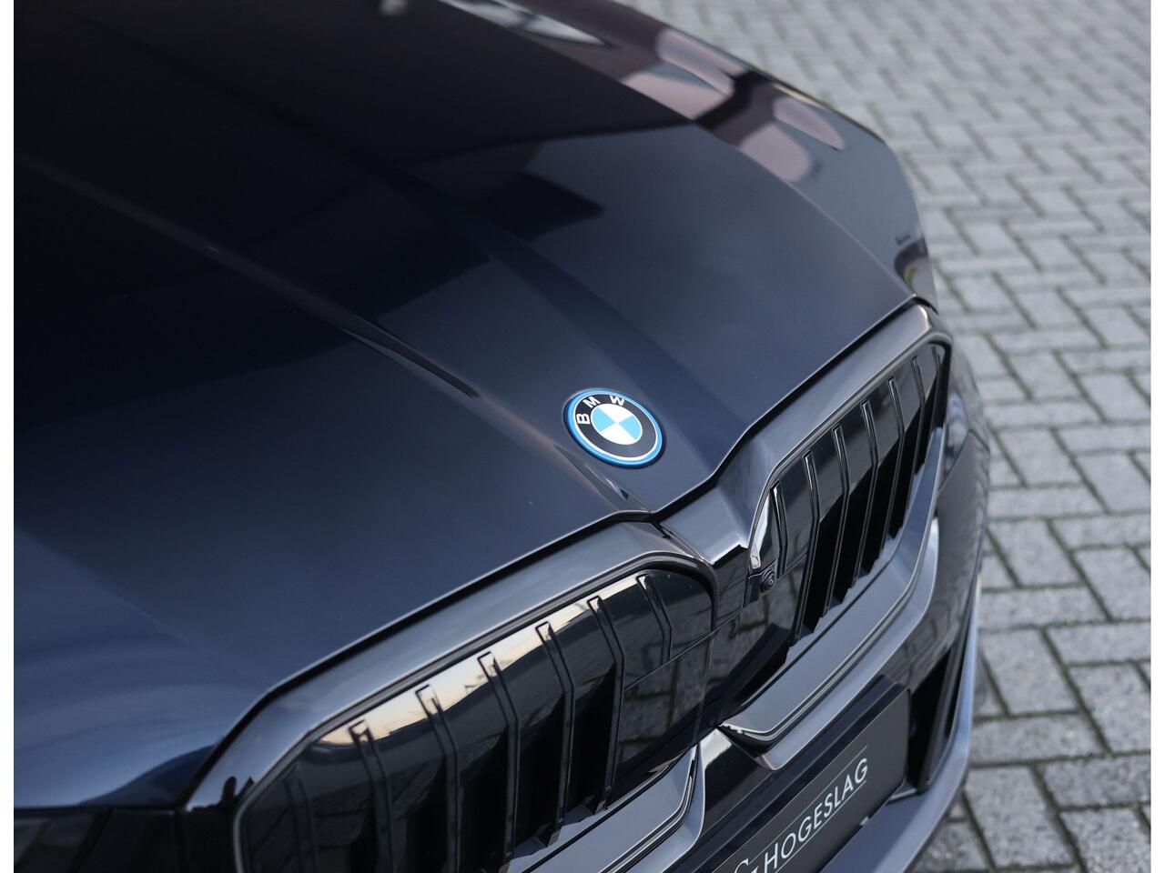 BMW 5-SERIE 550e Touring xDrive | Carbonzwart - Bow&Wil - Trekhaak