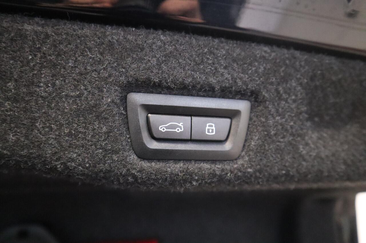 BMW 5-SERIE 530e M Sport Edition Panoramadak Head-up Harman/Kardon