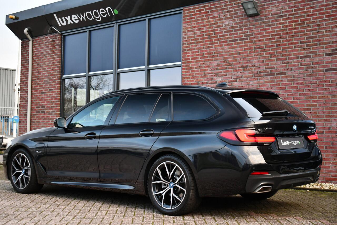 BMW 5-SERIE Touring 530e xDrive M-Sport Pano ACC H/K HUD 19inch
