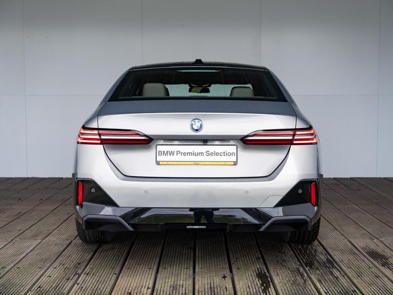 BMW 5-SERIE Sedan 530e | M Sportpakket | Innovation Pack | Travel Pack