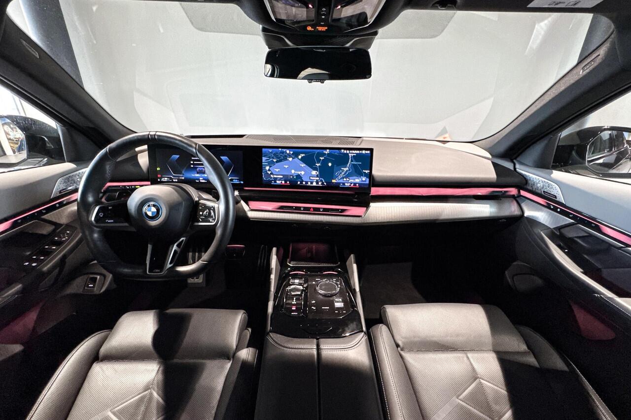 BMW 5-SERIE Sedan 550e xDrive | M Sport Pro | Bowers & Wilkins | Glazen Panoramadak | Head-up Display |