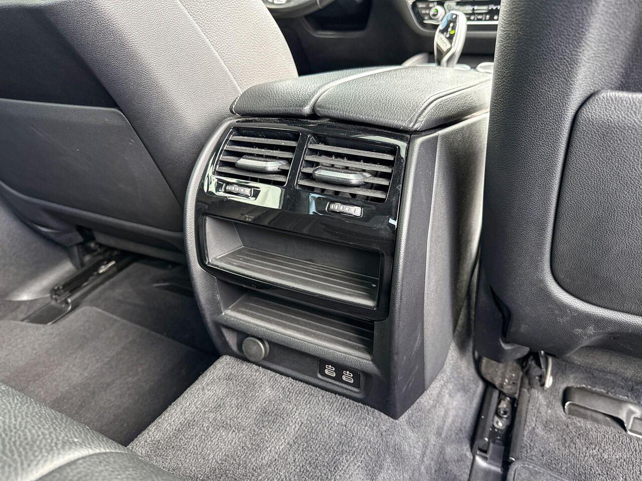 BMW 5-SERIE Sedan 520i M Sport | Trekhaak | Panoramadak