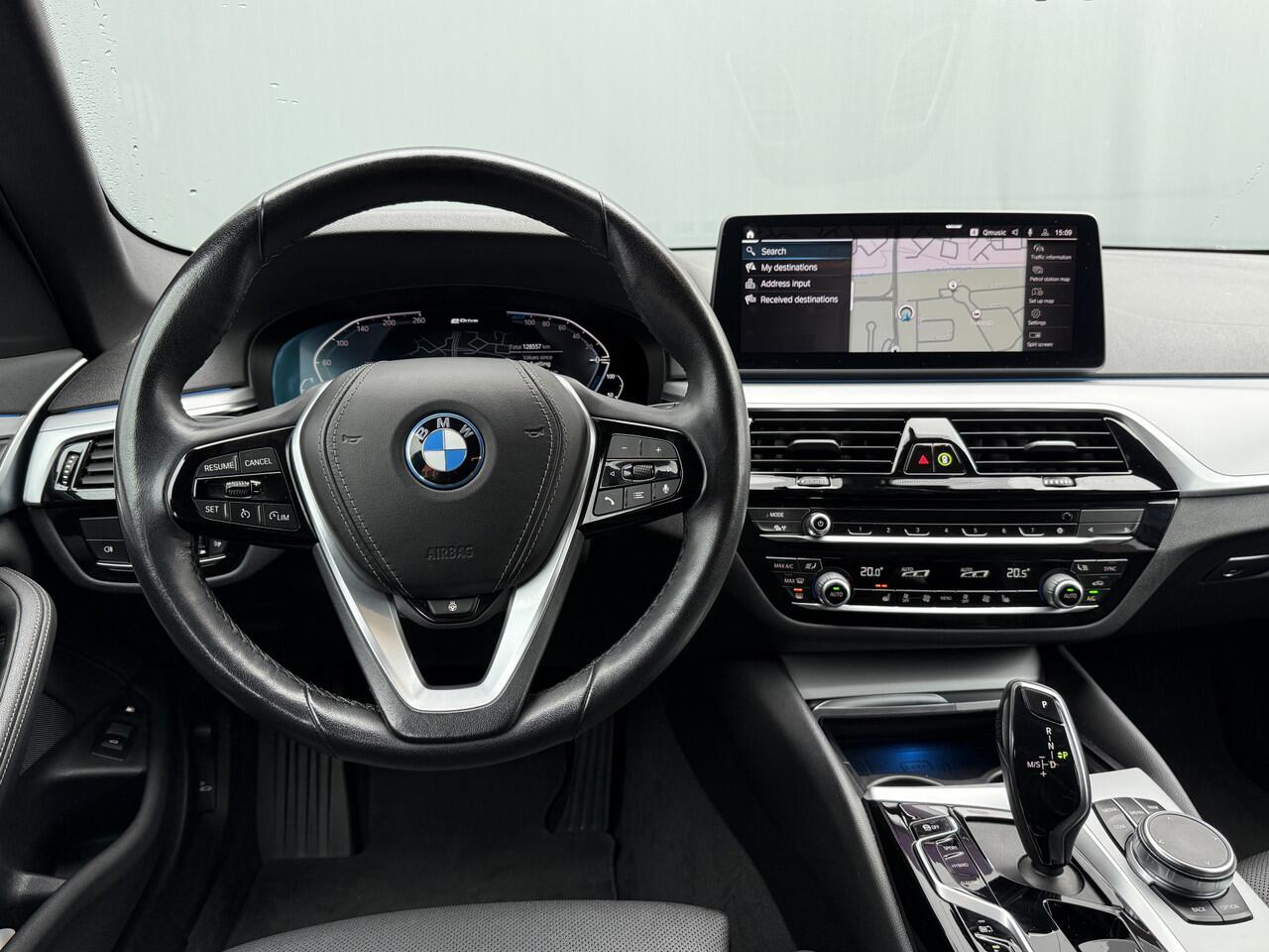 BMW 5-SERIE Touring BWJ 2022 530e 259PK High Executive AUTOMAAT | TREKHAAK WEGKL. | STOEL + STUUR VERW. | FULL LED | CARPLAY & ANDROID | CAMERA | NAVI | CLIMA | CRUISE | LMV | PDC