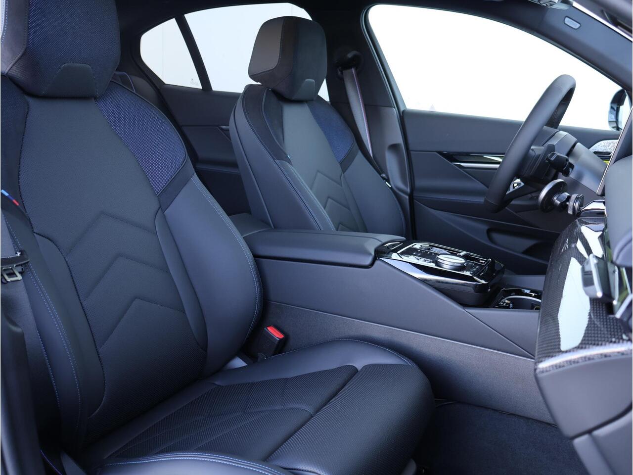 BMW 5-SERIE 530e M Sport Edition M Sportpakket Pro/ Comfort Access/ Elektrische Trekhaak/ panoramadak/ Driving Assistant Professional/ Bowers & Wilkins/ Stuurwiel Verwarming