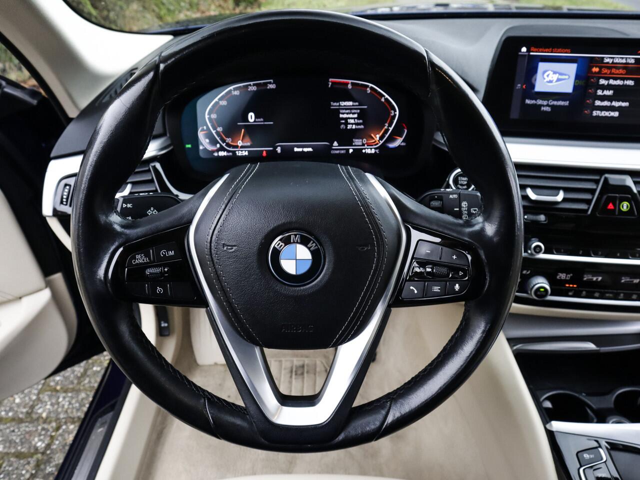 BMW 5-SERIE Touring 520i High Executive Edition 2e-Eig. & Keurig-Onderh. BOVAG-Garantie. NL-Auto.