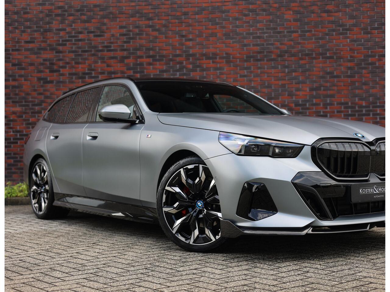 BMW 5-SERIE Touring 530e Touring | M performance - Pano - Trekhaak