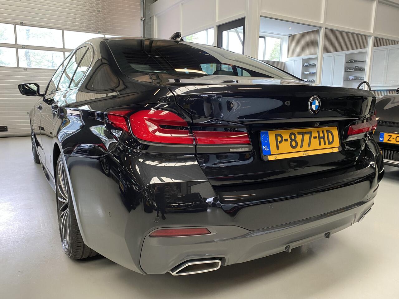 BMW 5-SERIE 520i Edition Plus M pakket, Pano, 19inch Sfeerverlichting