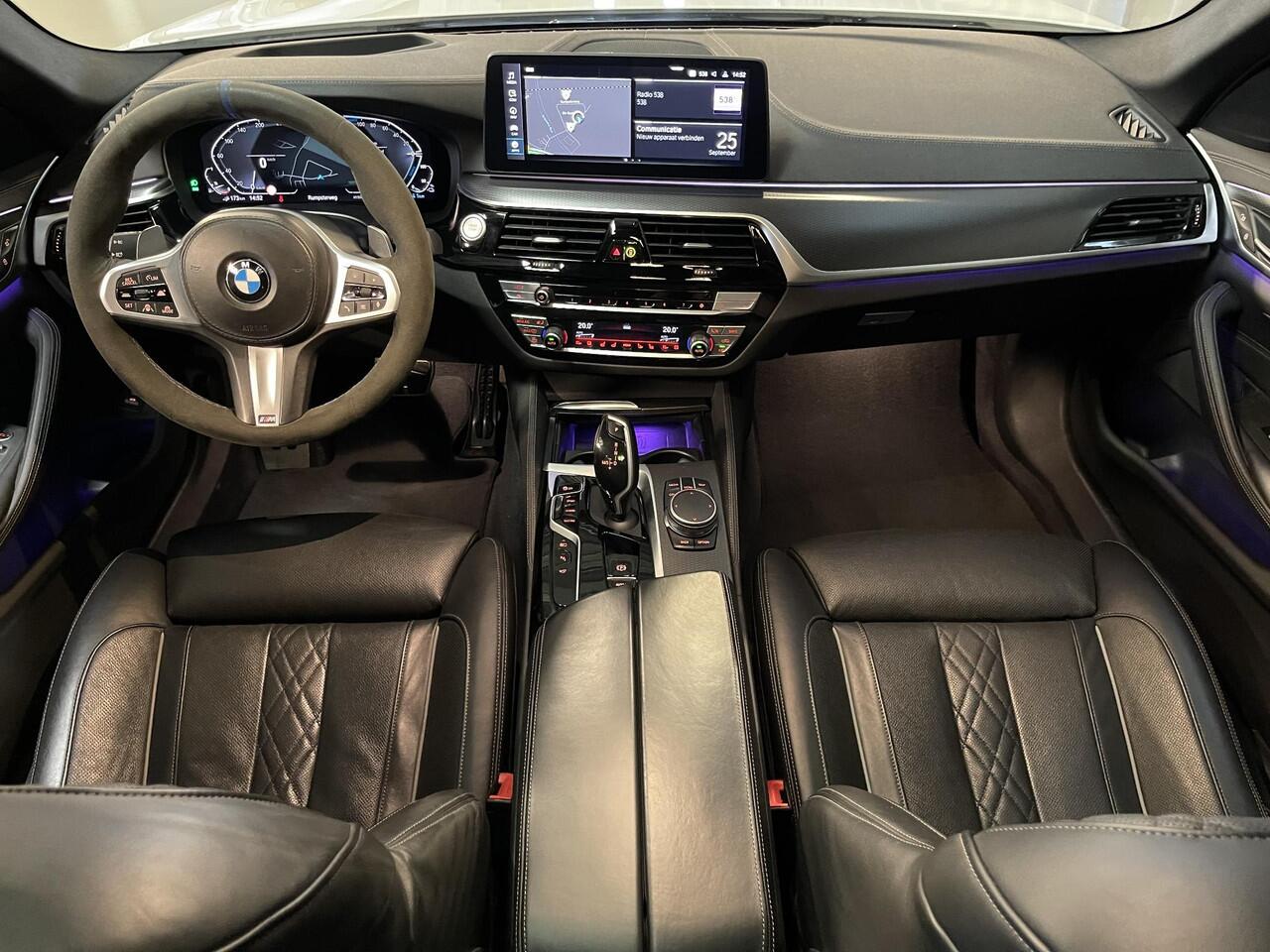 BMW 5-SERIE Touring 530e High Executive M Sport 20"/Soft Close/Active Steering/Panoramadak/Laser LED/Leder/Head-up/Keyless/Stoelverwarming + koeling/Adaptieve cruise/Dodehoek/Camera/Apple Carplay & Android Auto