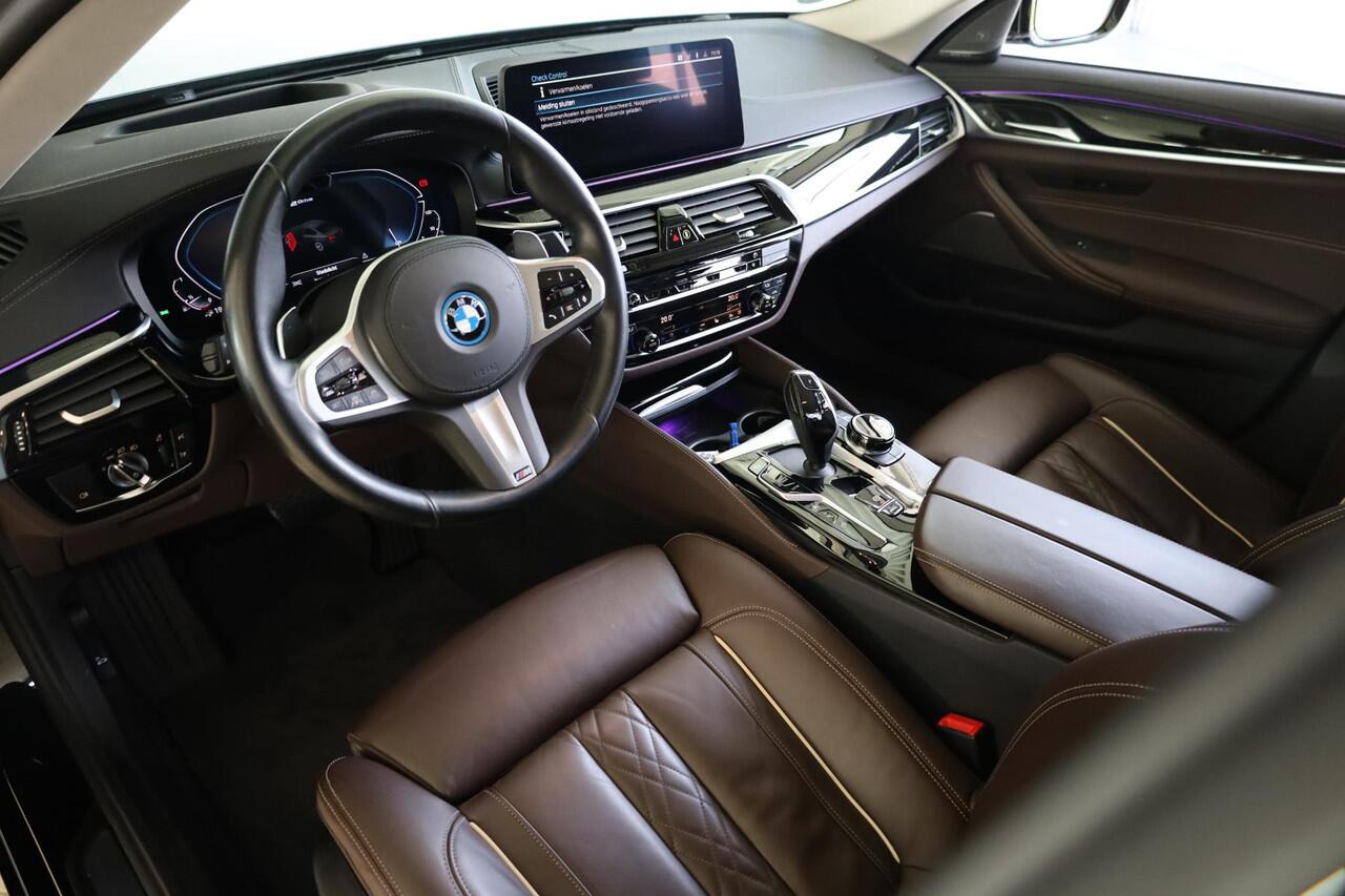 BMW 5-SERIE 530e xDrive High Executive | Head-up Display | Achterasbesturing | Driving Assistant Professional | Comfortstoel(en)