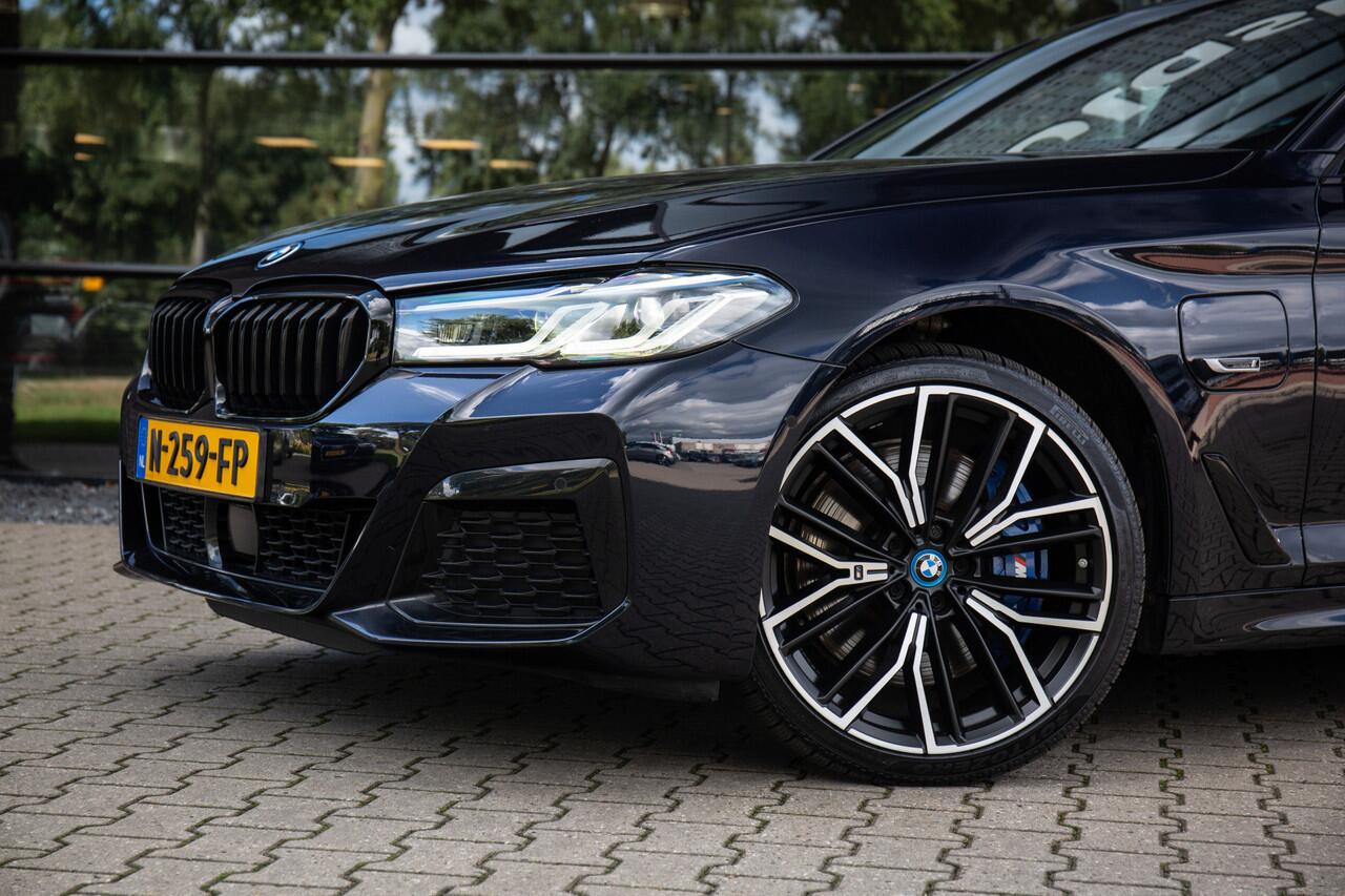 BMW 5-SERIE 545e xDrive Business Edition Plus M-Sport , Panoramadak, Adaptive cruise, Achteruitrijcamera, Sfeerverlichting,