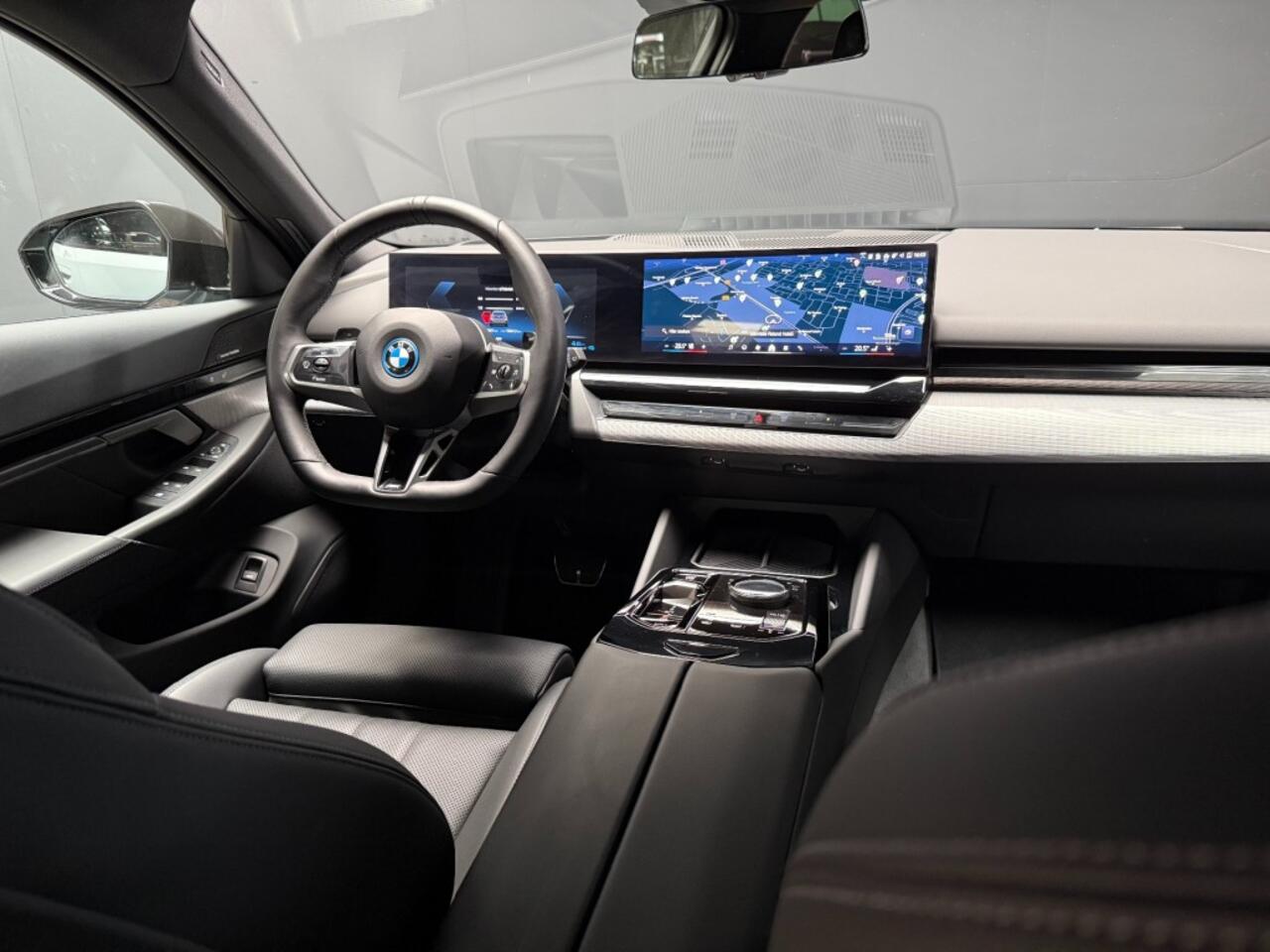 BMW 5-SERIE 530eX-Drive M-Sport 299pk Pro-20 inch trekhaak pano key-less