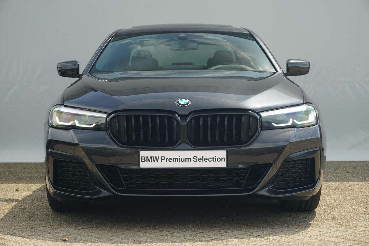 BMW 5-SERIE Sedan 530i M Sportpakket Schuif-/kanteldak / Head-Up Display / HiFi System